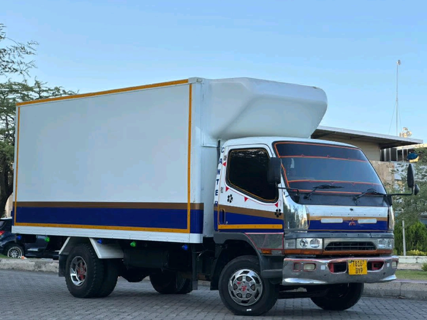 Used Mitsubishi Canter Box Truck 1999 thumbnail 3