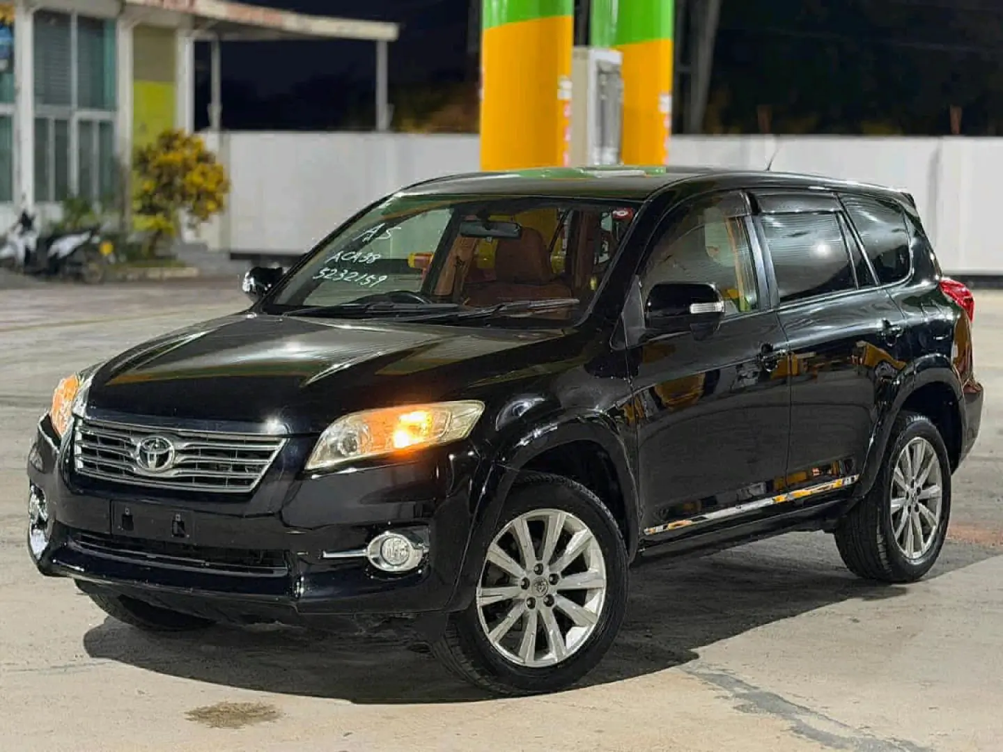 2012 Toyota Vanguard Black SUV thumbnail 2