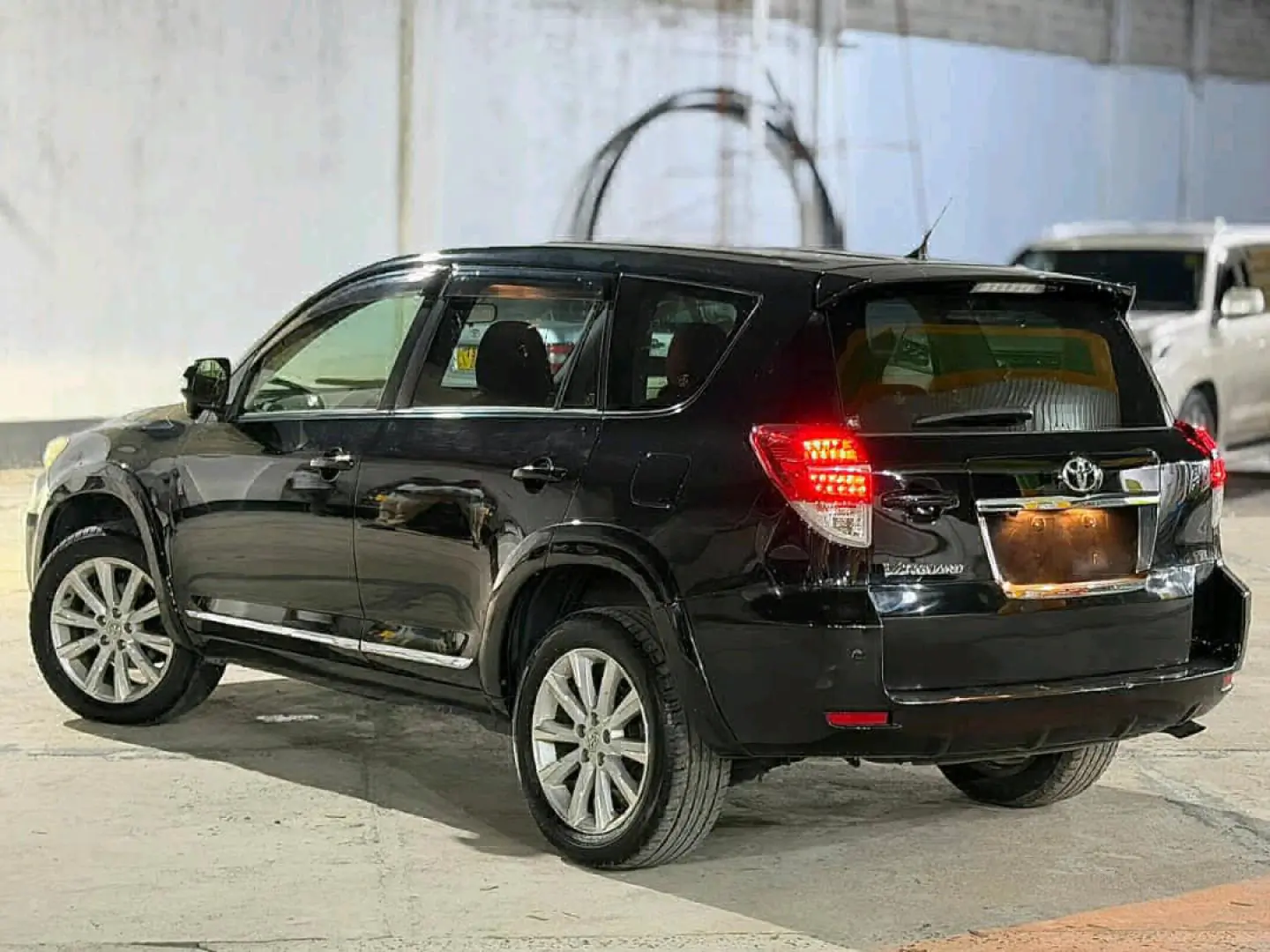 2012 Toyota Vanguard Black SUV thumbnail 4
