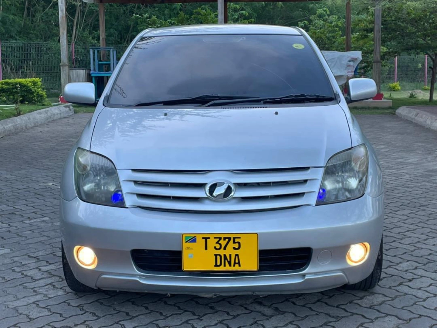 Toyota Ist 2005, CC 1490, Silver
