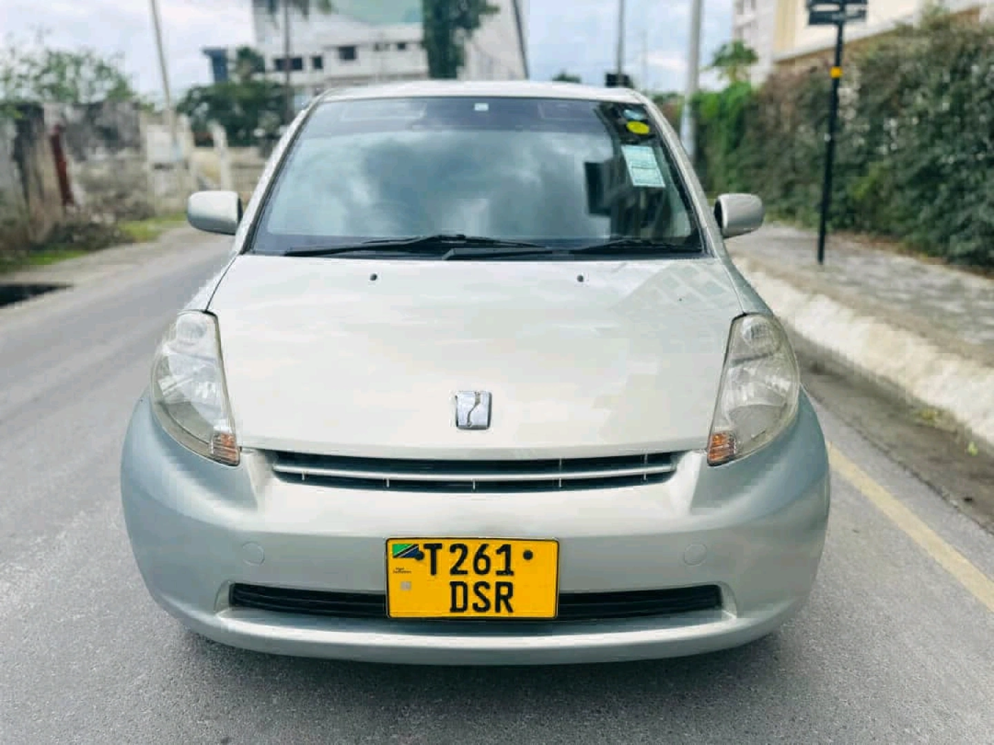 Toyota Passo Sedan Silver (1290cc)