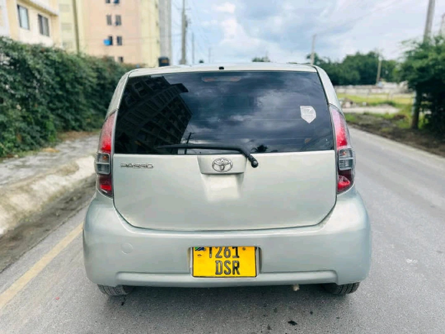 Toyota Passo Sedan Silver (1290cc) thumbnail 2