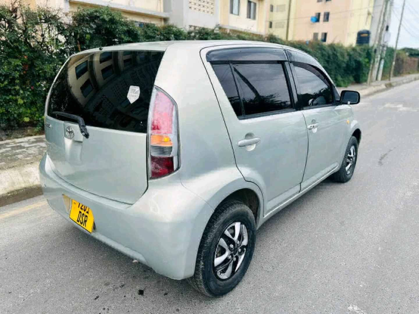 Toyota Passo Sedan Silver (1290cc) thumbnail 3