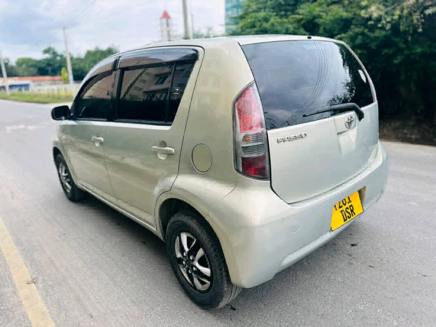 Toyota Passo Sedan Silver (1290cc) thumbnail 4