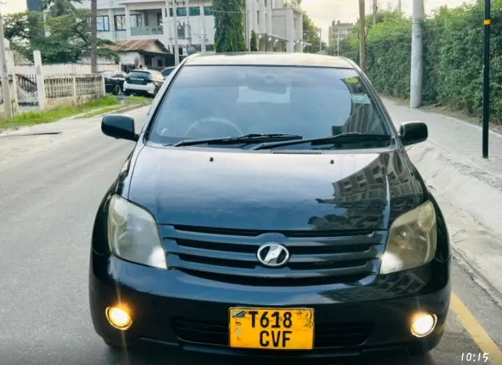 Toyota Ist - Black