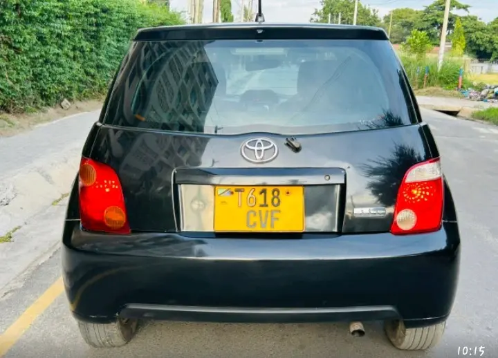 Toyota Ist - Black thumbnail 2