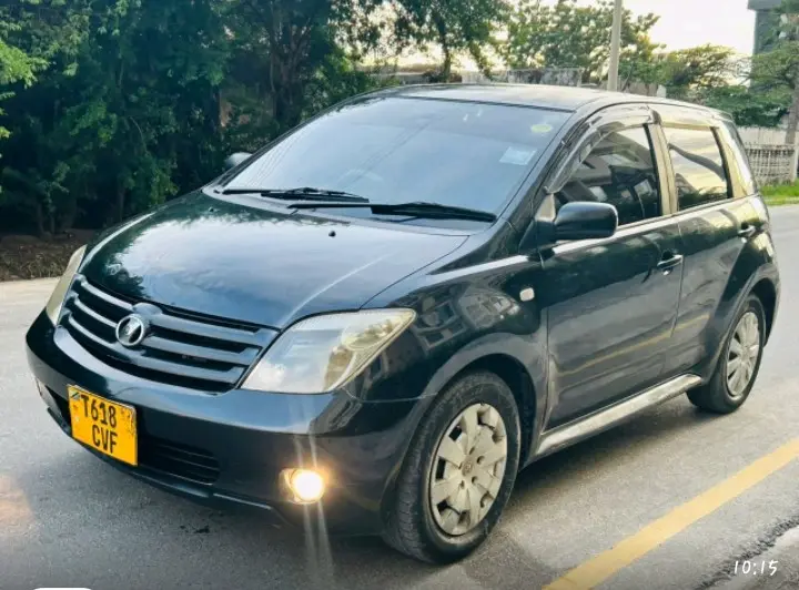 Toyota Ist - Black thumbnail 3