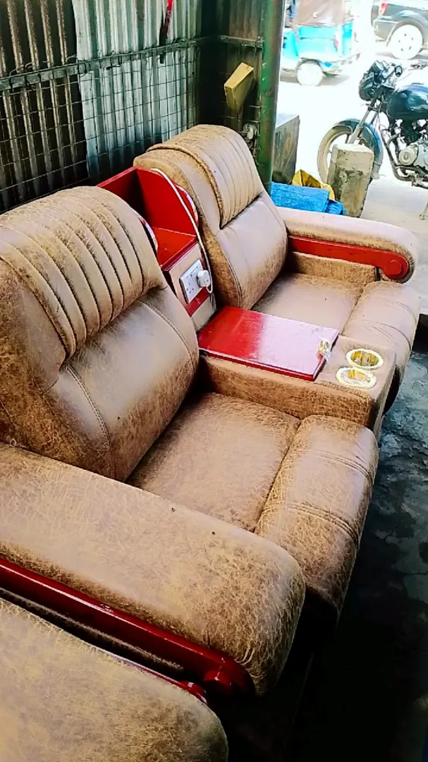 Modern Luxury Recliner Sofa Set thumbnail 2