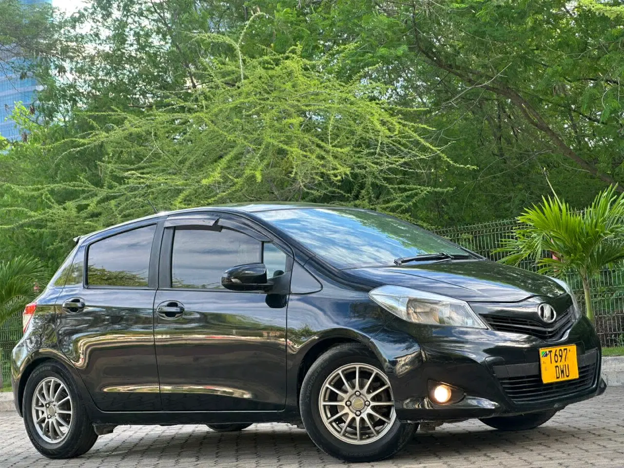 Toyota Vitz 2011 Model, Black thumbnail 2