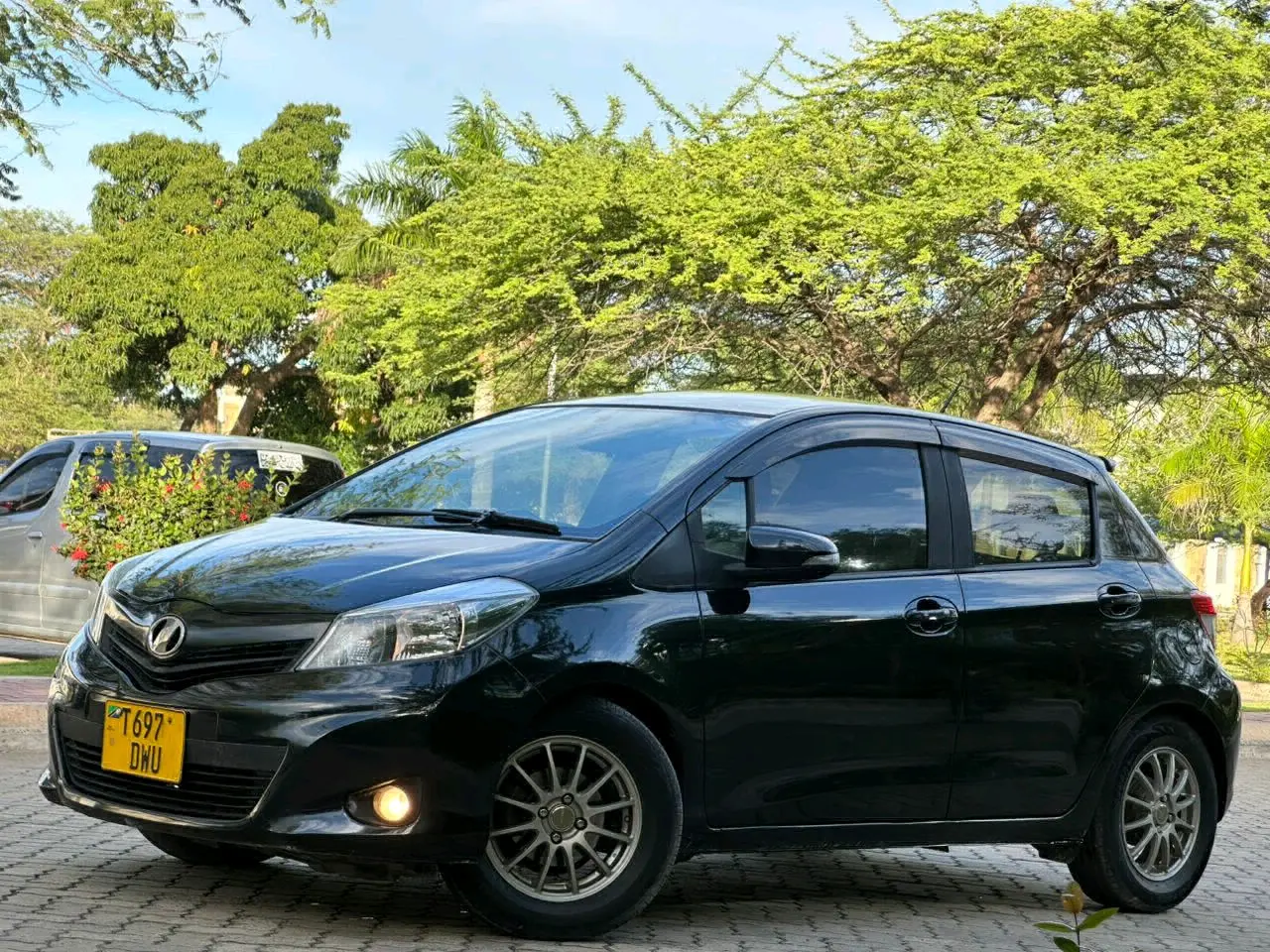Toyota Vitz 2011 Model, Black thumbnail 4