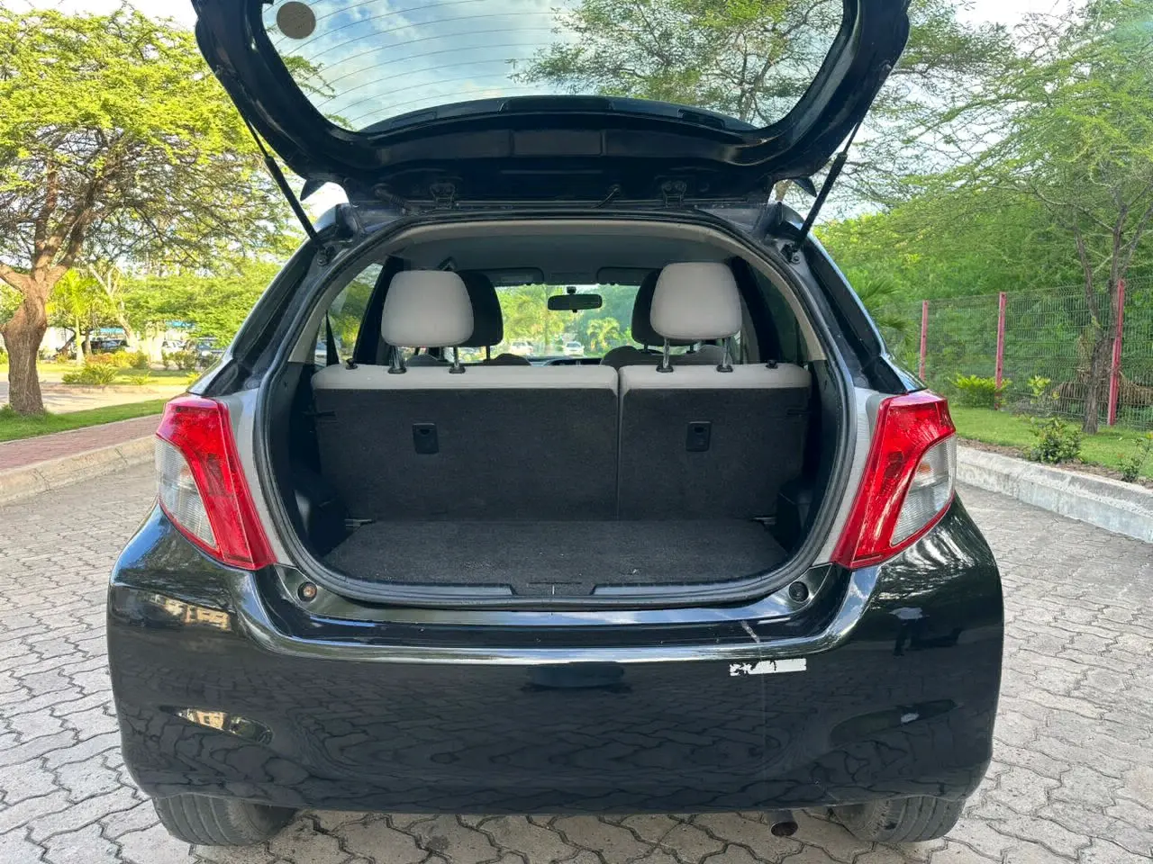 Toyota Vitz 2011 Model, Black thumbnail 6
