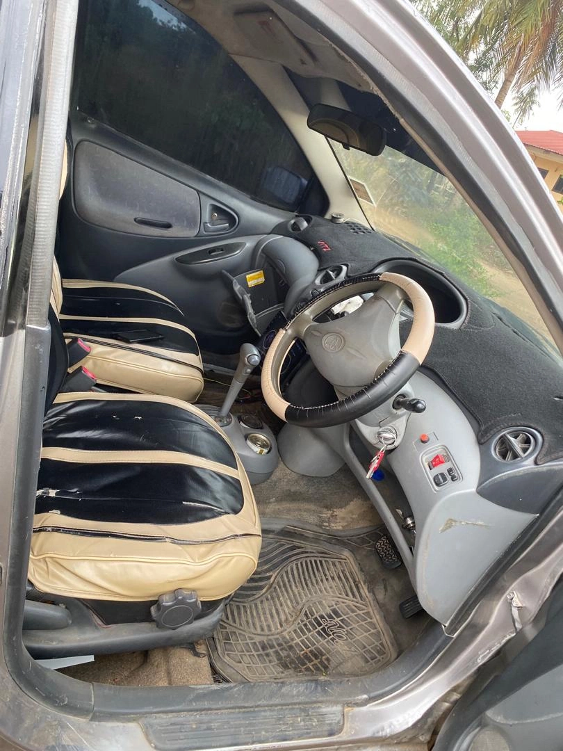 Toyota Vitz 2004 Model Old Reg CBN thumbnail 2