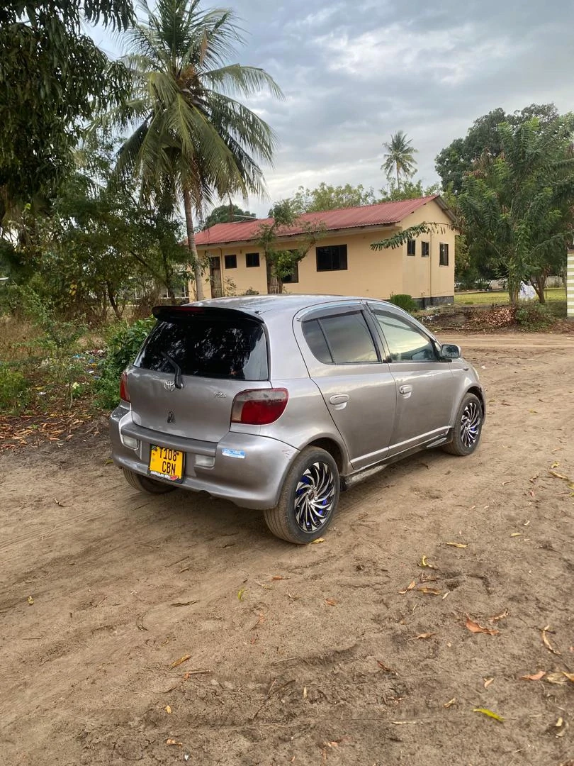 Toyota Vitz 2004 Model Old Reg CBN thumbnail 3