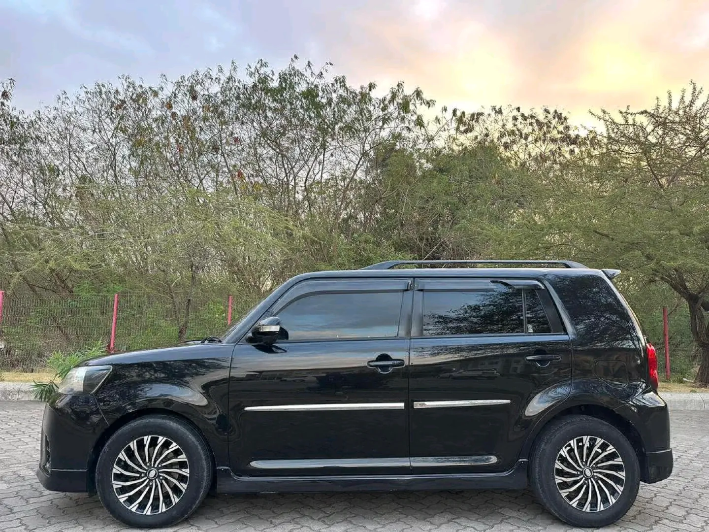 Black Toyota Rumion 2010, 1498cc thumbnail 2