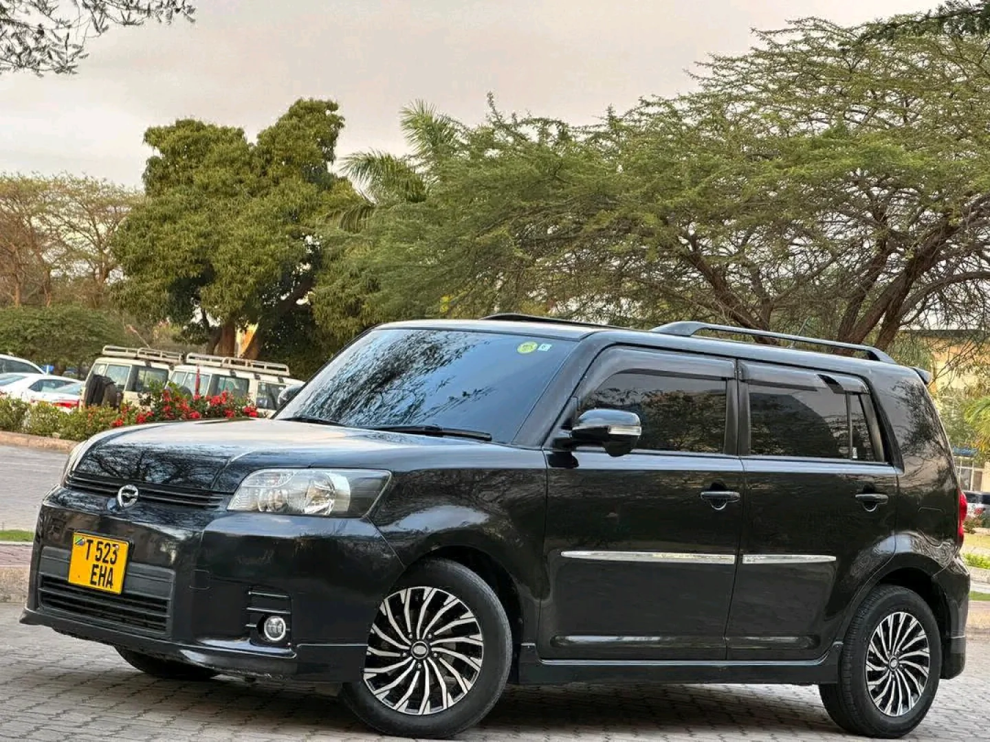 Black Toyota Rumion 2010, 1498cc thumbnail 3