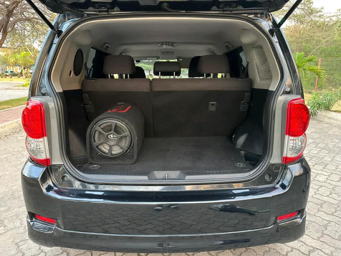 Black Toyota Rumion 2010, 1498cc thumbnail 6