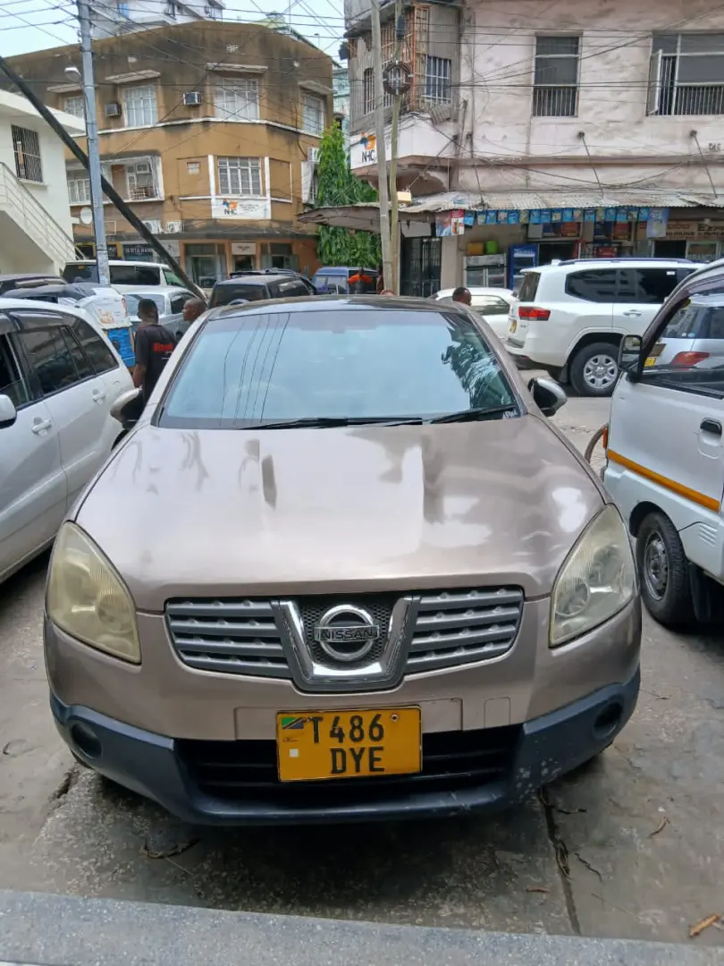 Nissan Dualis Beige/Gold Inauzwa