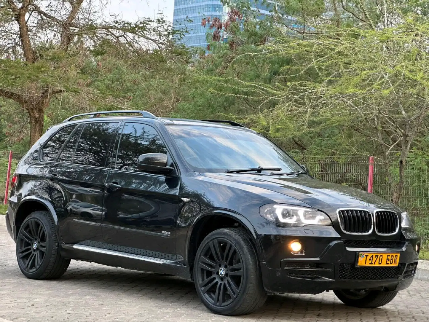 Black BMW X5 SUV Diesel thumbnail 2