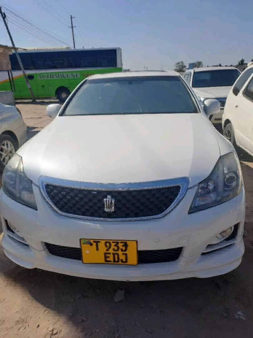 Toyota Crown New Model EDJ Car for Sale thumbnail 2