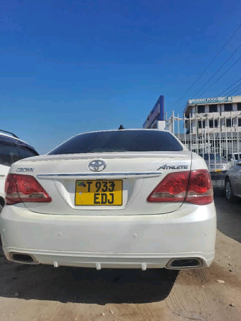Toyota Crown New Model EDJ Car for Sale thumbnail 3