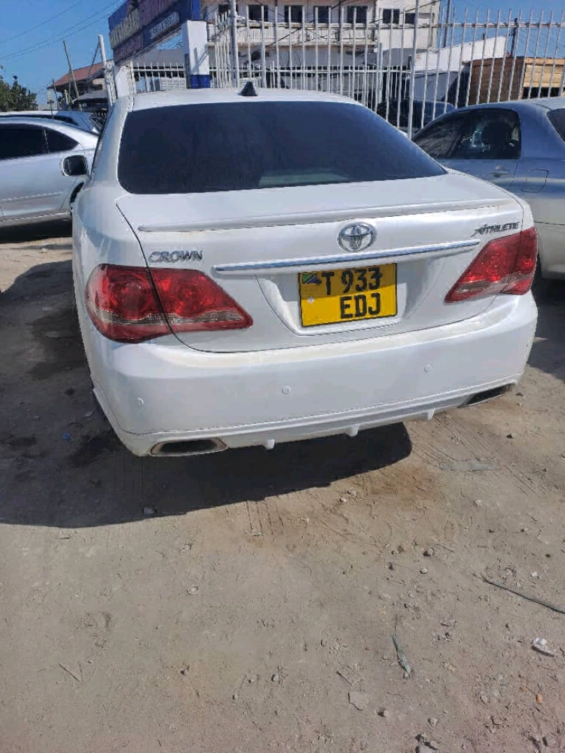 Toyota Crown New Model EDJ Car for Sale thumbnail 7