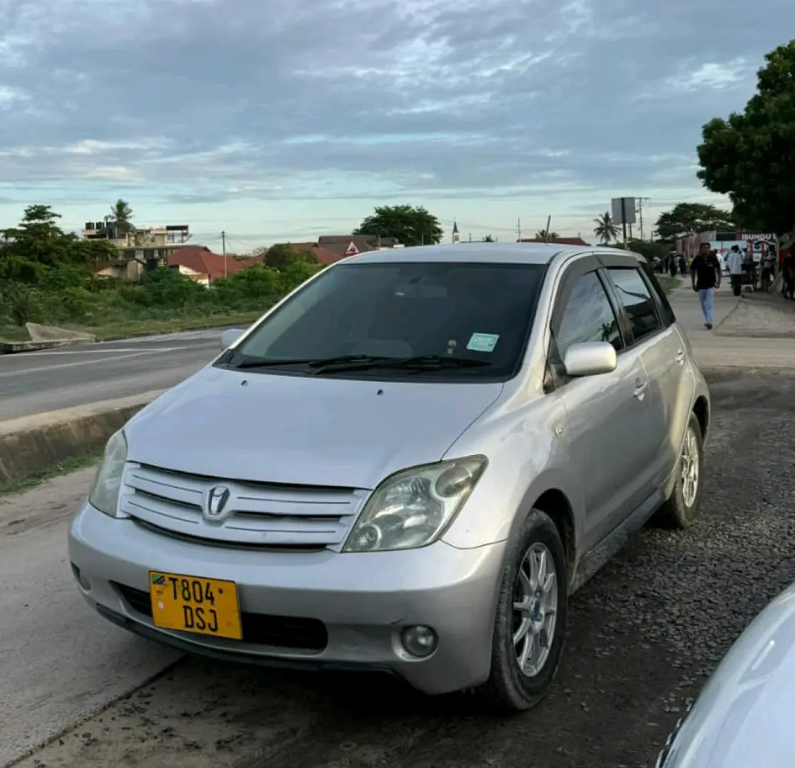 Silver 2004 Toyota Ist with Sound System