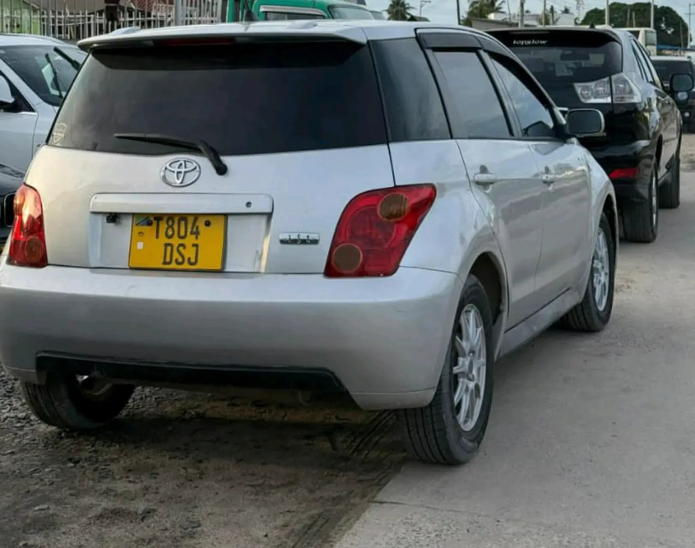 Silver 2004 Toyota Ist with Sound System thumbnail 4