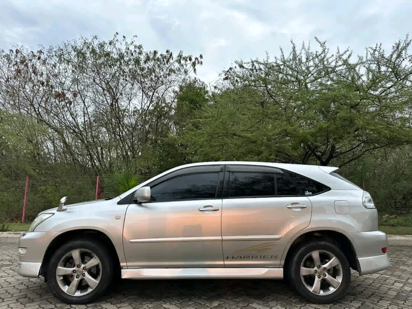 Toyota Harrier SUV 2007 Model for Sale thumbnail 5
