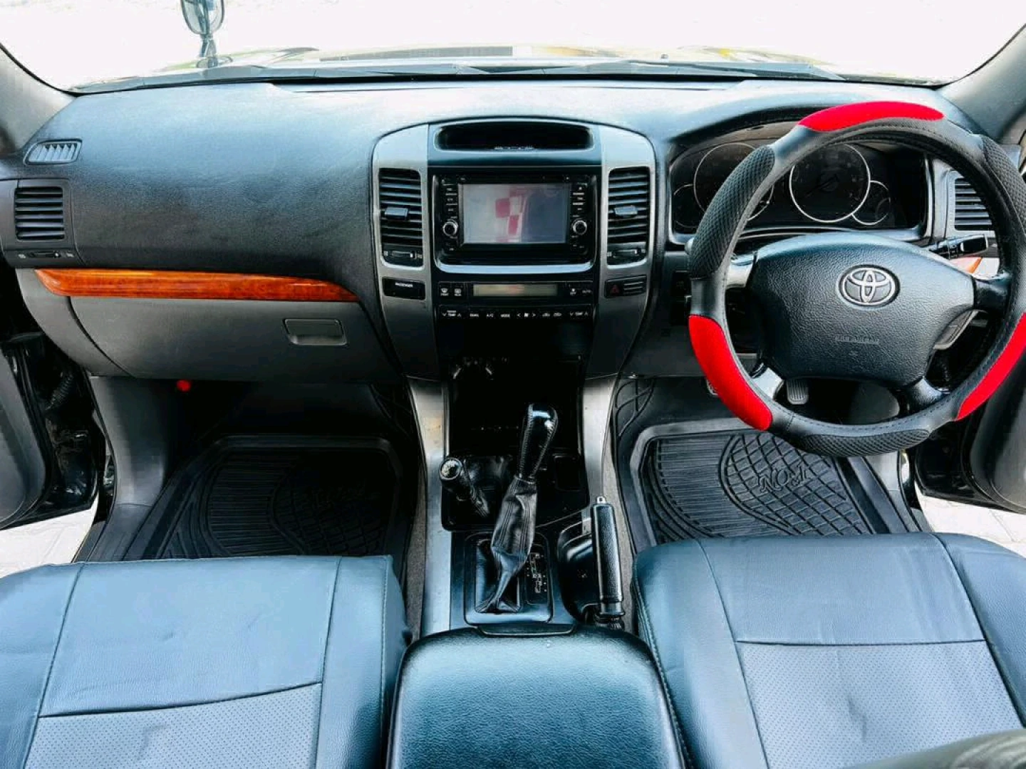 Used Toyota Land Cruiser Prado 120 (2010 Model)