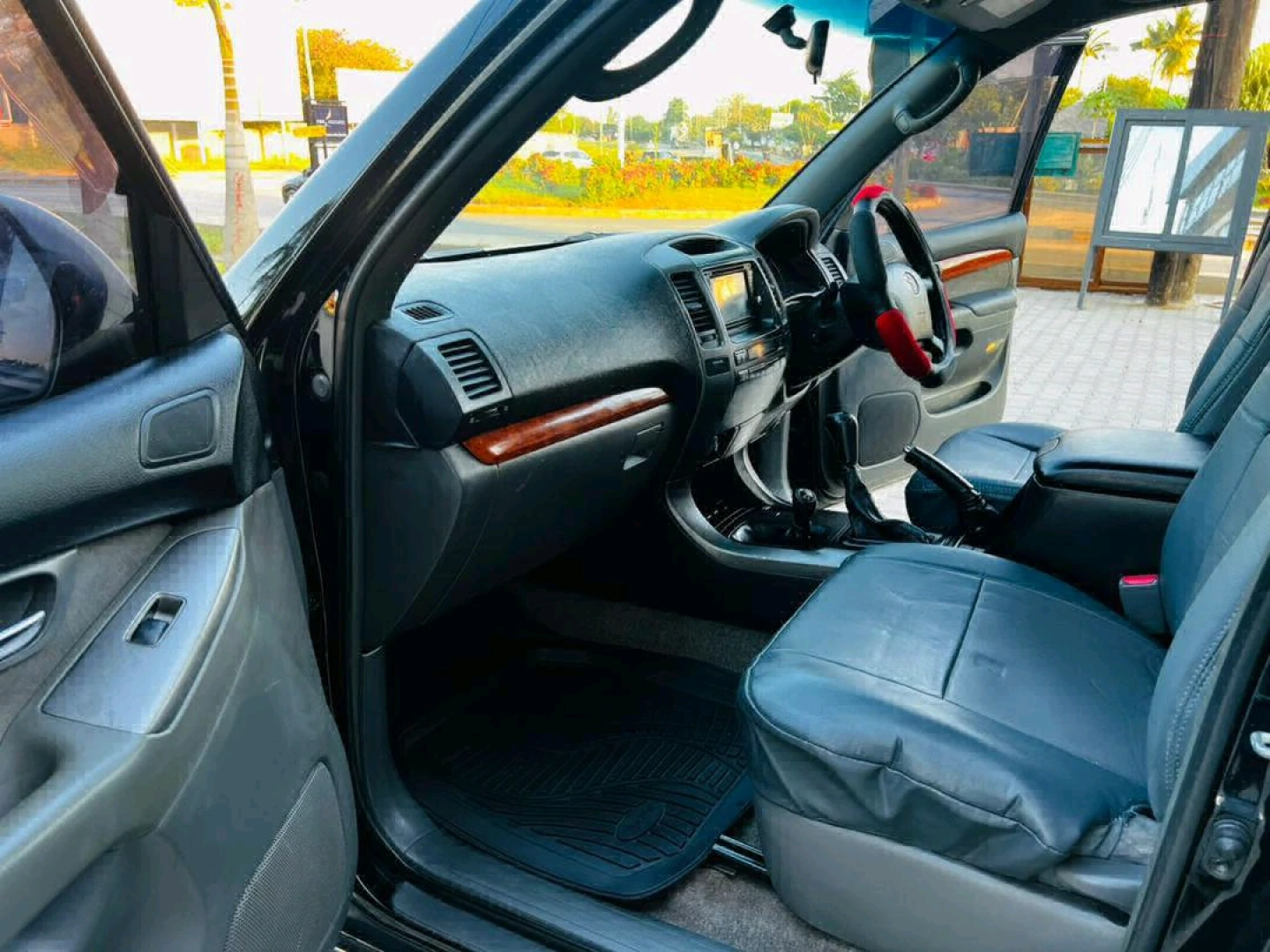 Used Toyota Land Cruiser Prado 120 (2010 Model) thumbnail 5