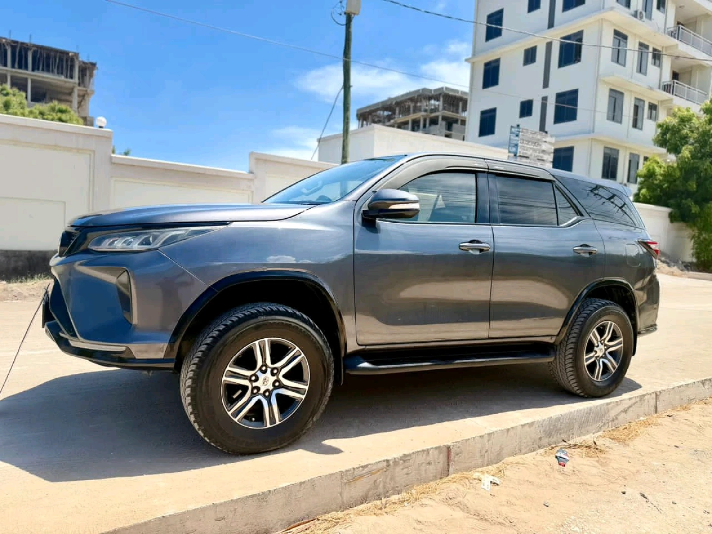 Toyota Fortuner 2022 Diesel Automatic thumbnail 3
