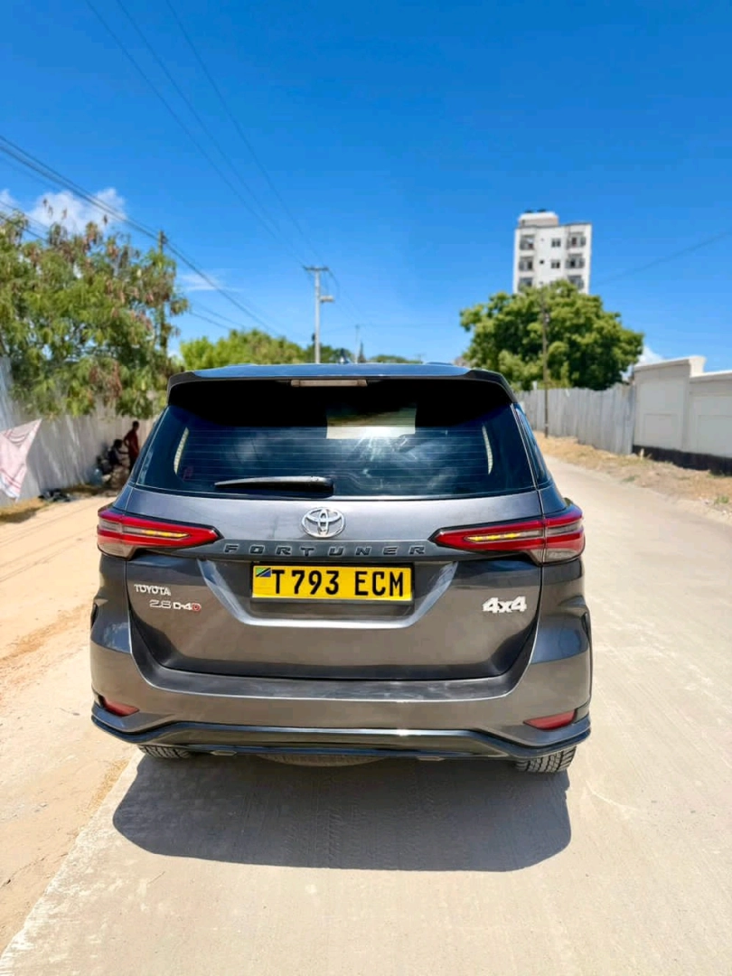 Toyota Fortuner 2022 Diesel Automatic thumbnail 8