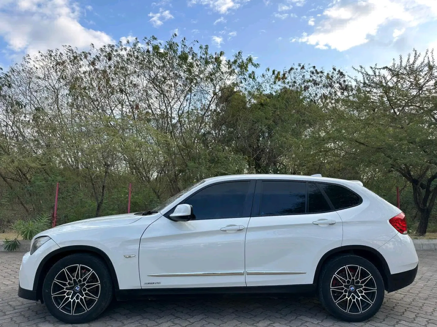 BMW X1 SUV 2010 (E84) - Pearl Color, 1990cc thumbnail 5