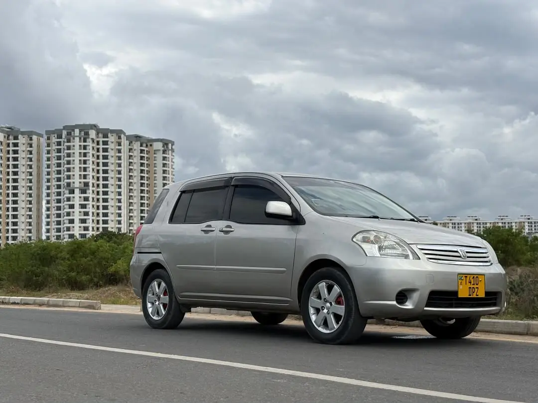 Toyota Raum - Silver thumbnail 5