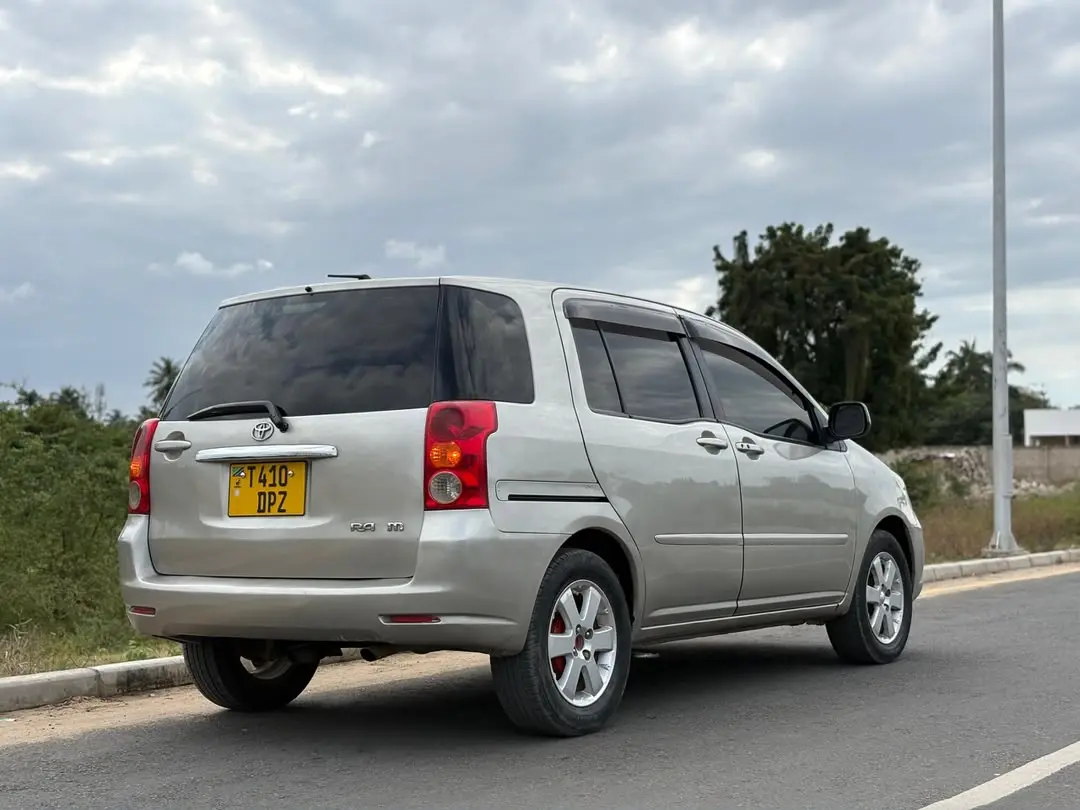 Toyota Raum - Silver thumbnail 7