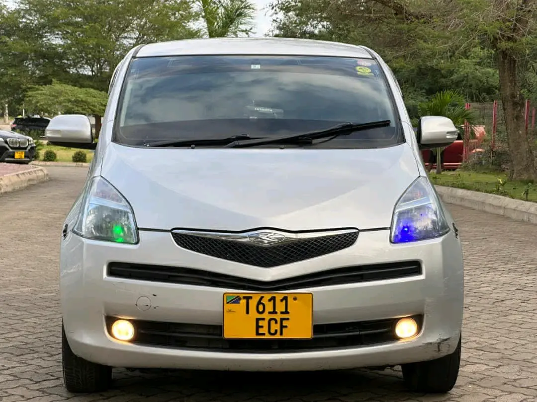 Toyota Ractis 2006 Automatic Silver