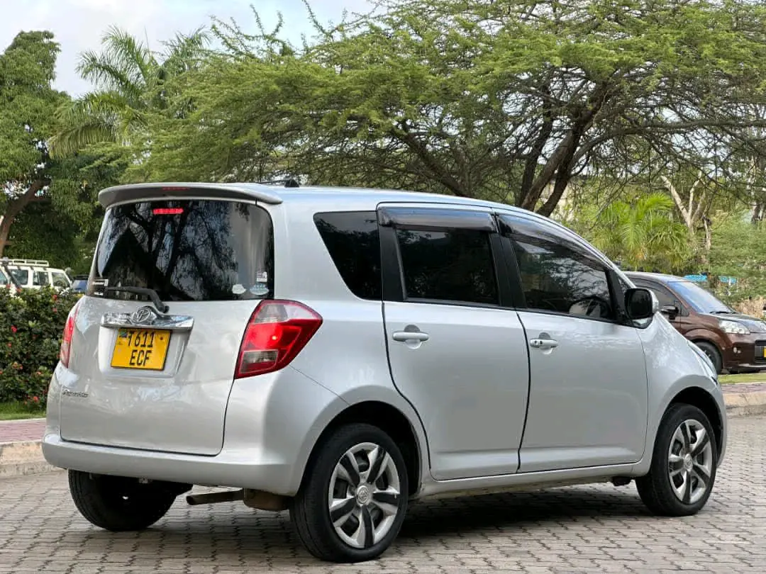 Toyota Ractis 2006 Automatic Silver thumbnail 4
