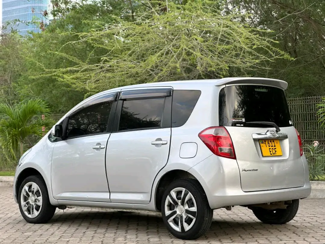 Toyota Ractis 2006 Automatic Silver thumbnail 5