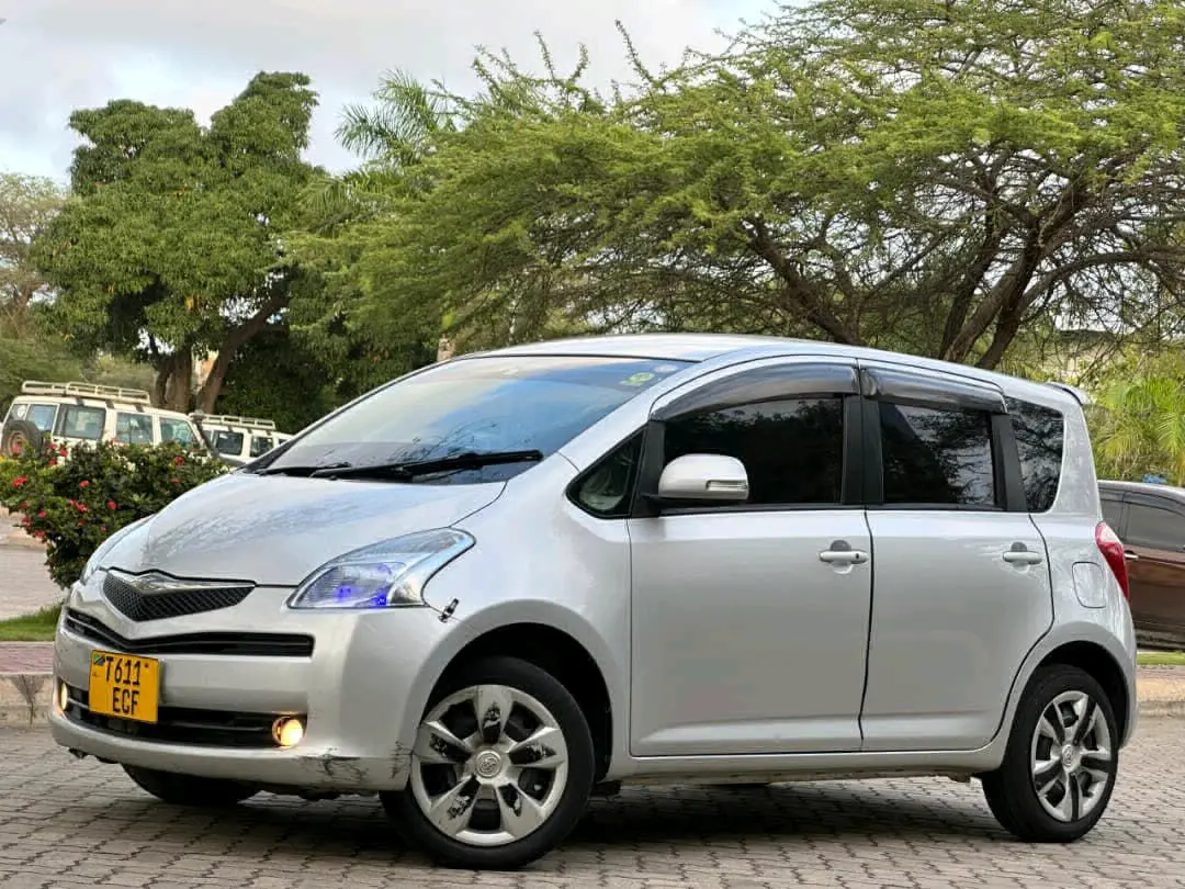Toyota Ractis 2006 Automatic Silver thumbnail 8