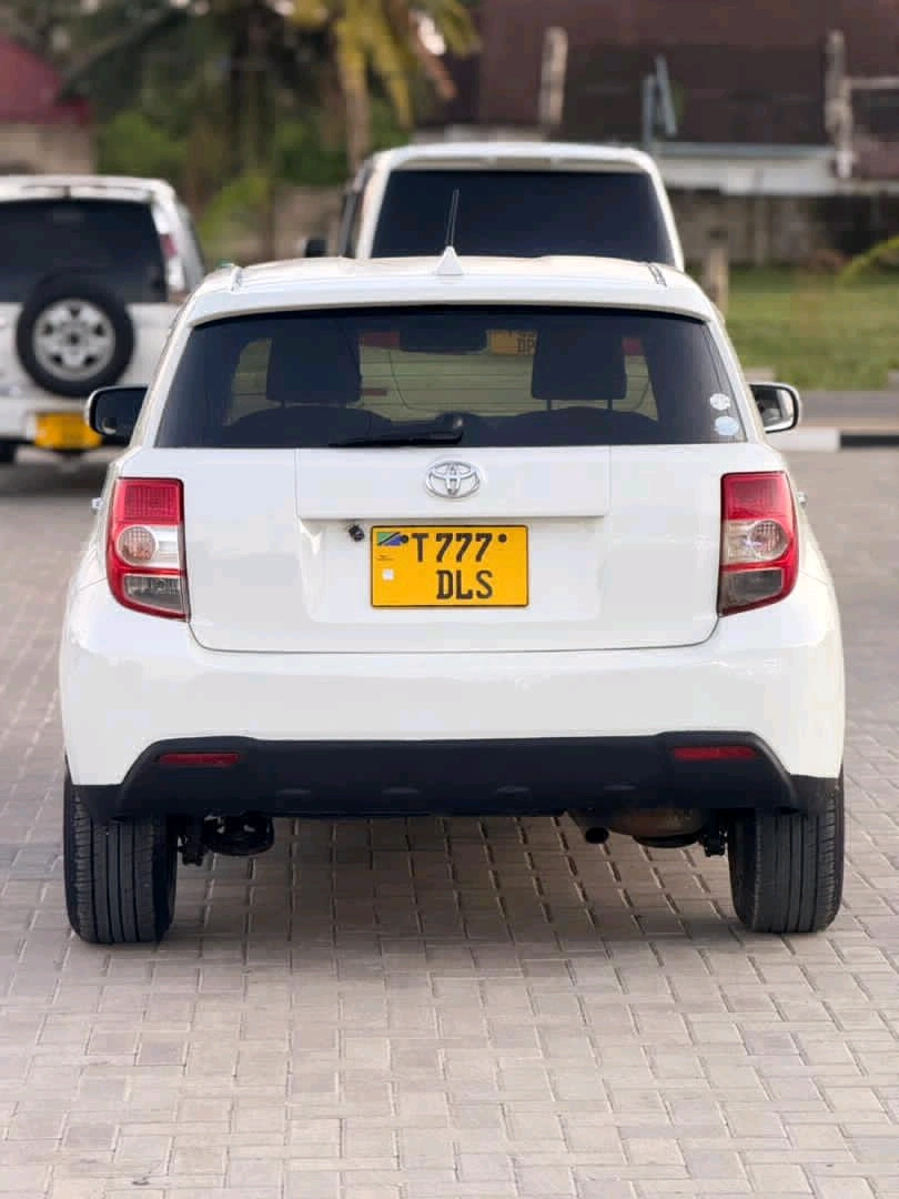 Toyota Ist New Model DLS 1490cc thumbnail 2