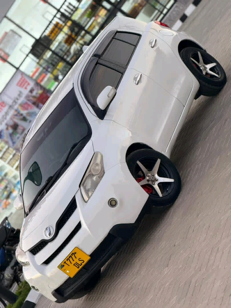Toyota Ist New Model DLS 1490cc thumbnail 3