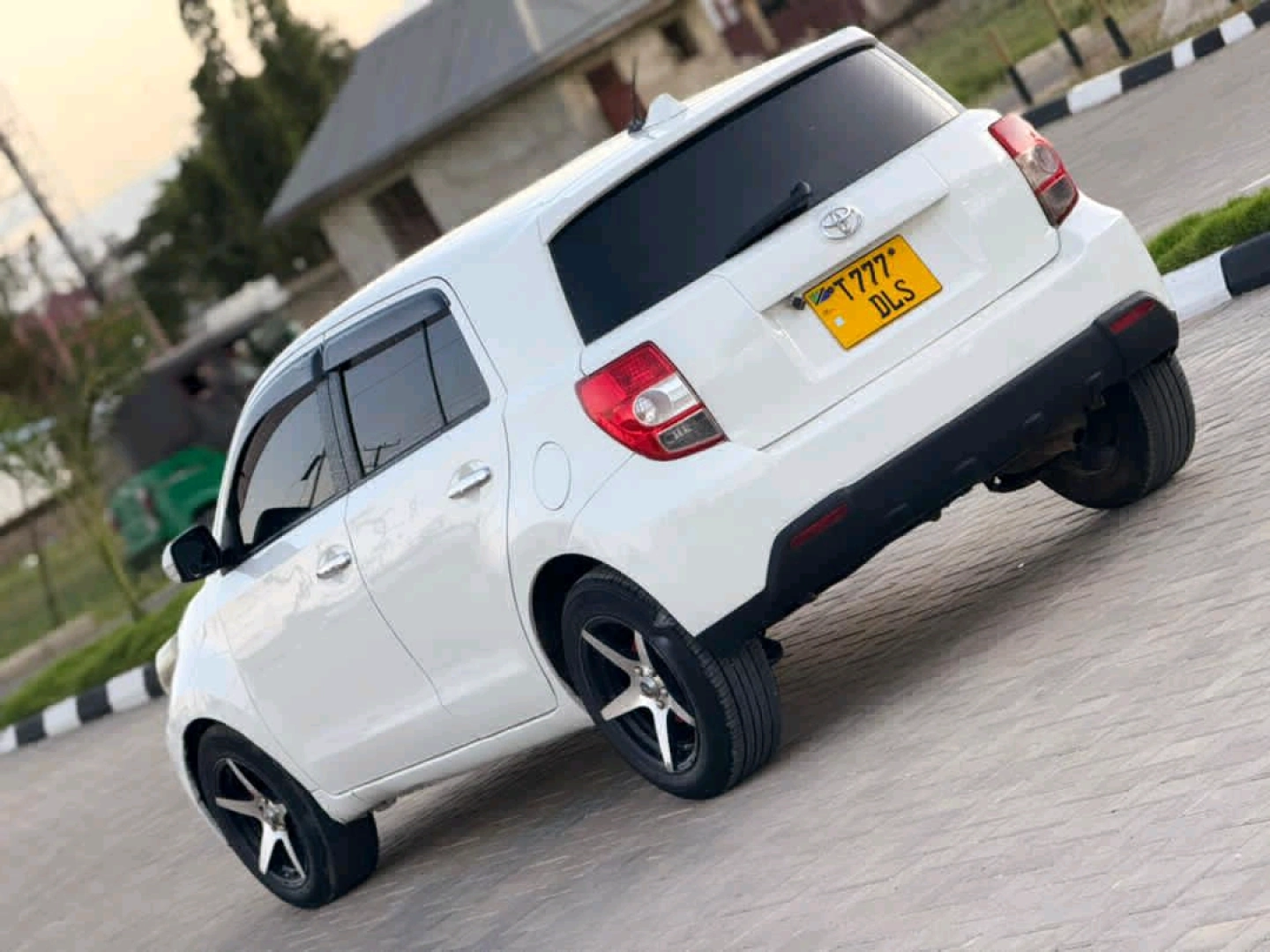 Toyota Ist New Model DLS 1490cc thumbnail 4