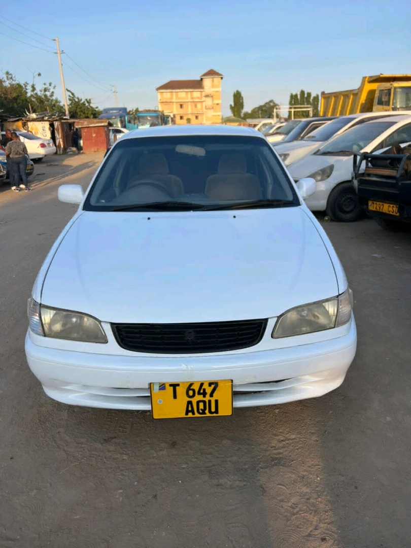 Toyota Corolla 111 Sedan 1999 (White)