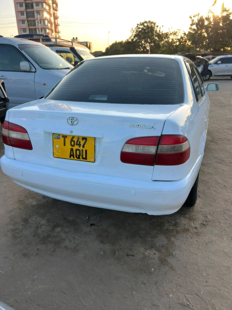 Toyota Corolla 111 Sedan 1999 (White) thumbnail 2