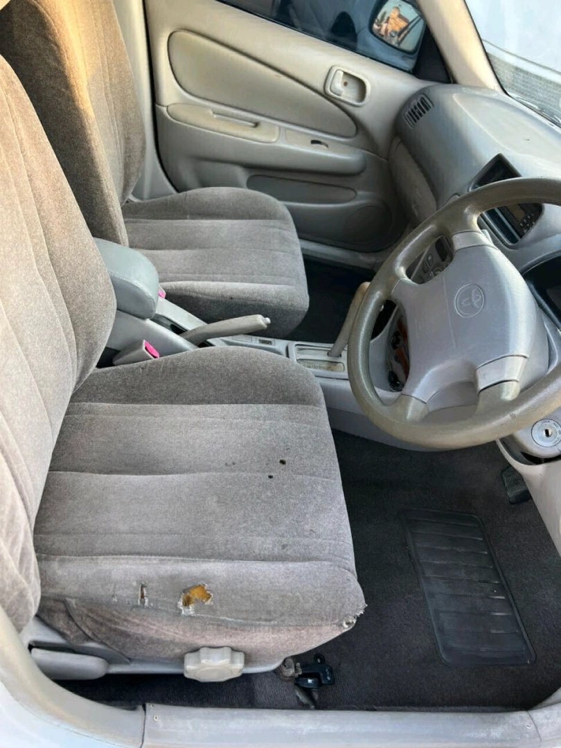 Toyota Corolla 111 Sedan 1999 (White) thumbnail 4