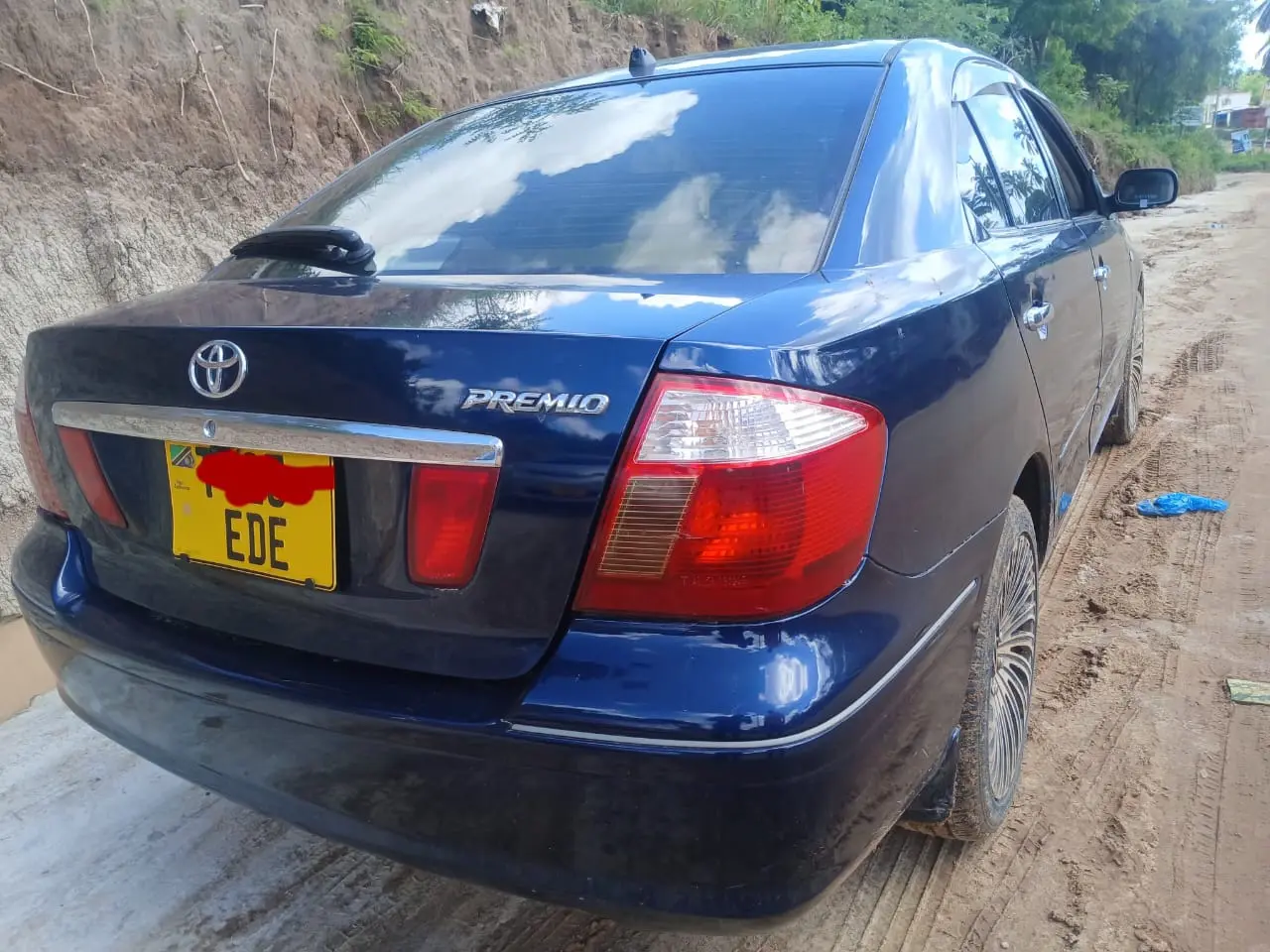 Toyota Premio F thumbnail 3