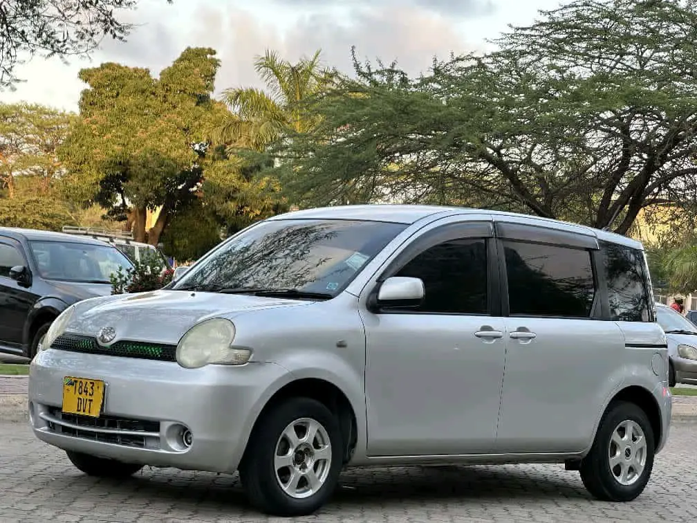 Toyota Sienta 2005 thumbnail 2