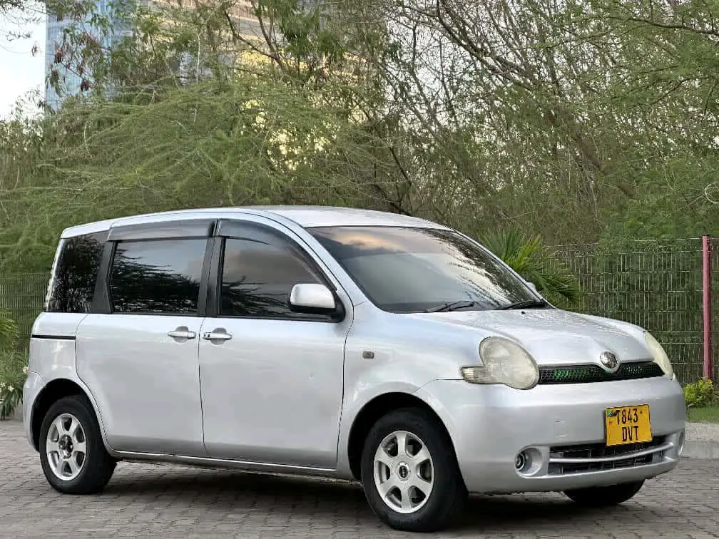 Toyota Sienta 2005 thumbnail 3