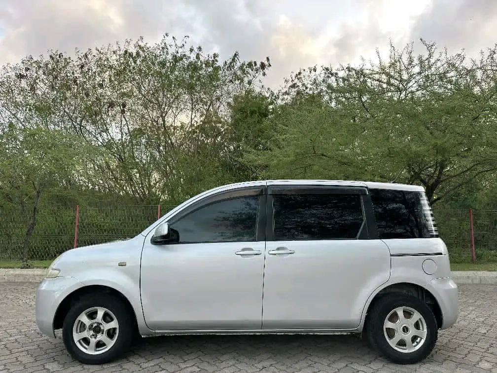 Toyota Sienta 2005 thumbnail 6