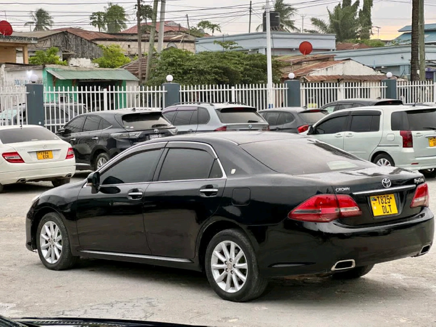 Toyota Crown Royal Saloon New Model thumbnail 4
